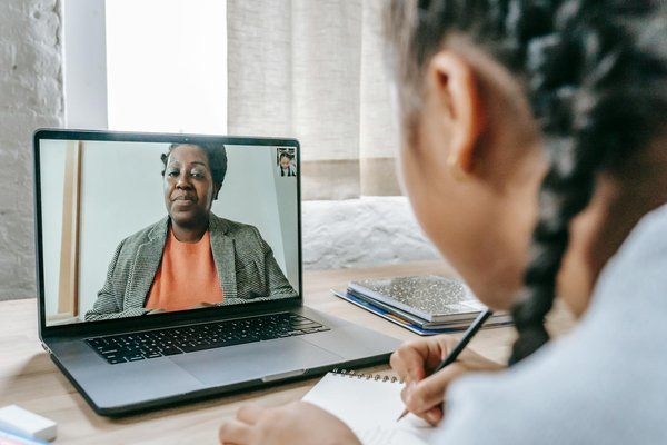 Découvrez les opportunités de carrière en plasturgie